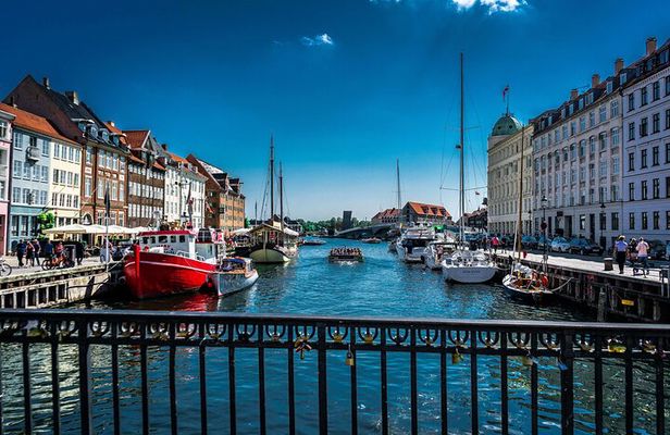 Copenhagen & Christiansborg Palace Private Walking Tour