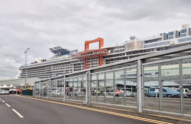 Southampton To Heathrow Via Stonehenge & Windsor Private Transfer