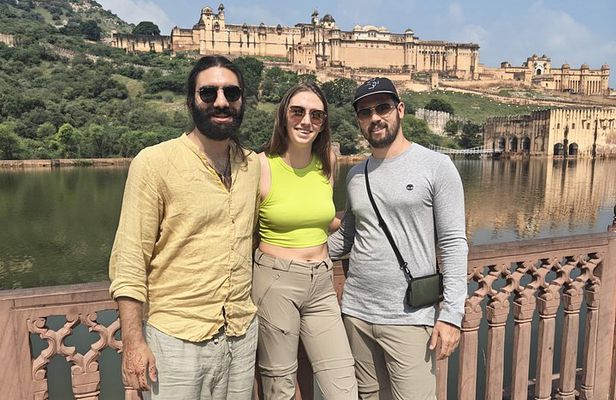 Jaipur: Full-day Jaipur Tour by Private Car and Local Guide