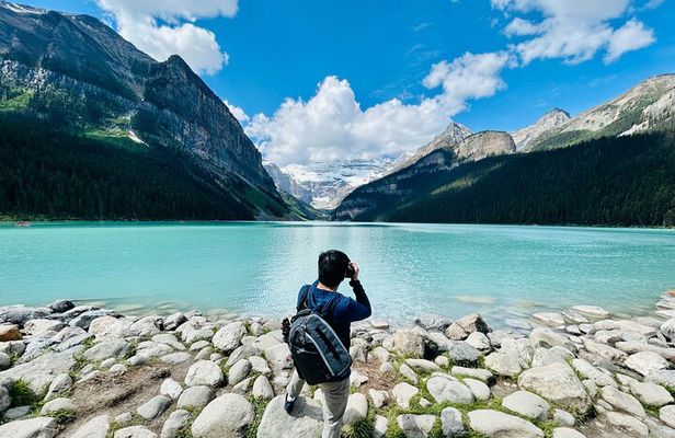 Moraine Lake, Lake Louise, and Johnston Canyon Day Trip