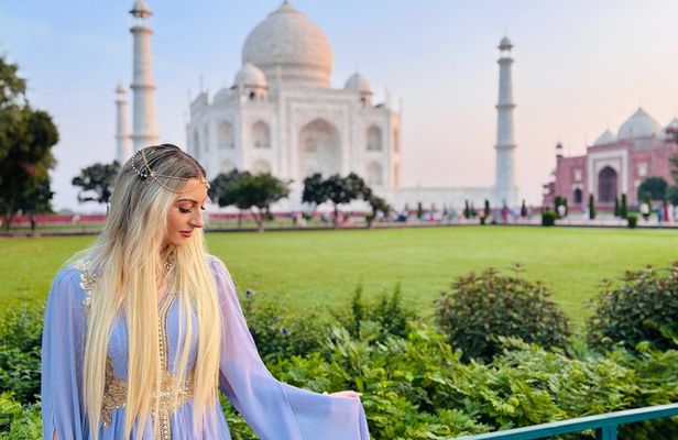 Taj Mahal Day Tour with Akbar Tomb from Delhi by Superfast Train