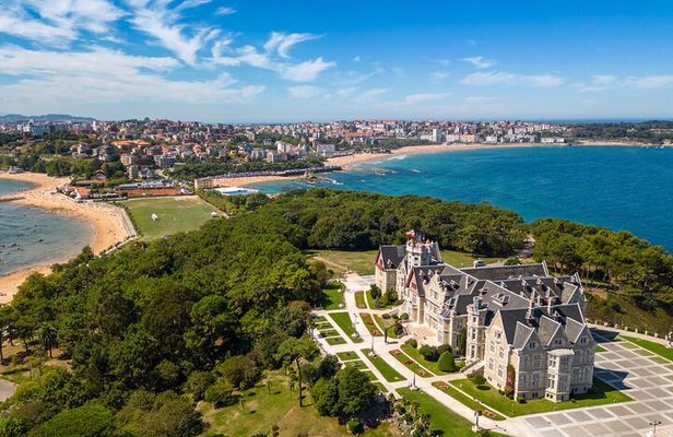 Private walking tour of the Peninsula and the Magdalene Palace