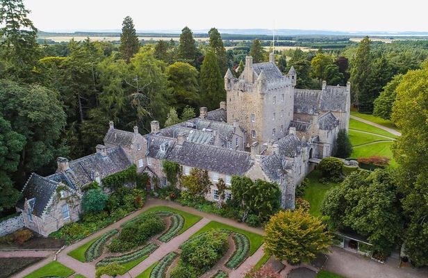 From Inverness: Cawdor Castle, Cairngorms and Highland Coos