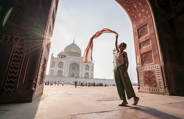 5-Day Golden Triangle Delhi Agra Jaipur Tour with Leopard Safari