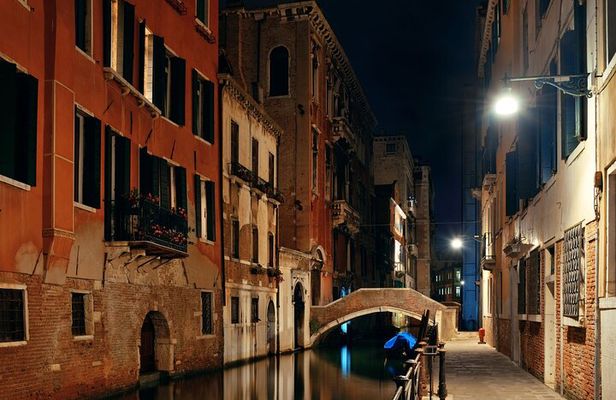 Venice at Sunset: Crimes, Legends and Mysteries
