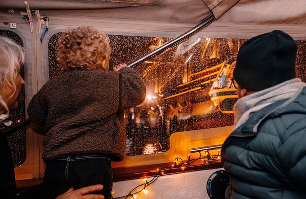 Amsterdam: Light Festival Shared Boat with unlimited drinks