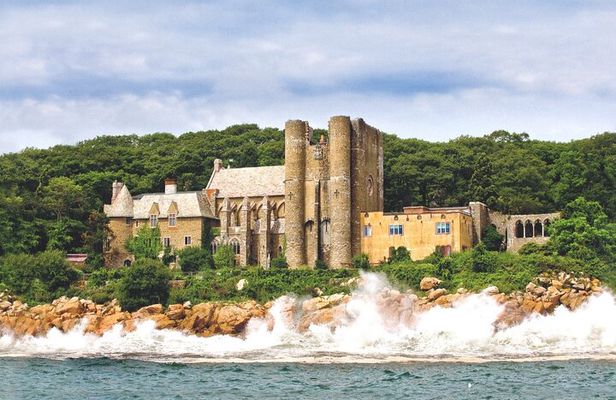 Private Day Trip to Salem and Hammond Castle from Boston