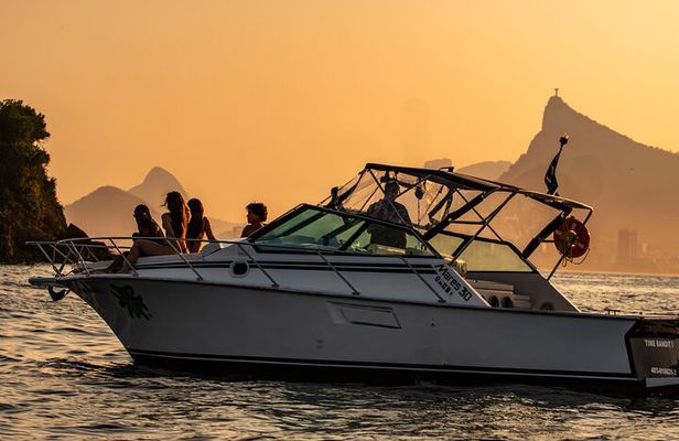 Sunset Boat Tour with Beer, Water, Soda and Snacks included