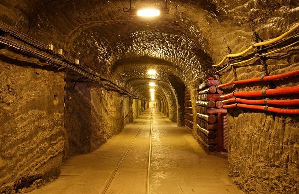 Kraków: Wieliczka Salt Mine & Schindler’s Factory + Lunch