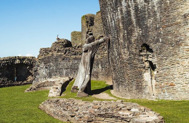 Cardiff: Welsh Castles, Mountains & Steam Railway Day Tour