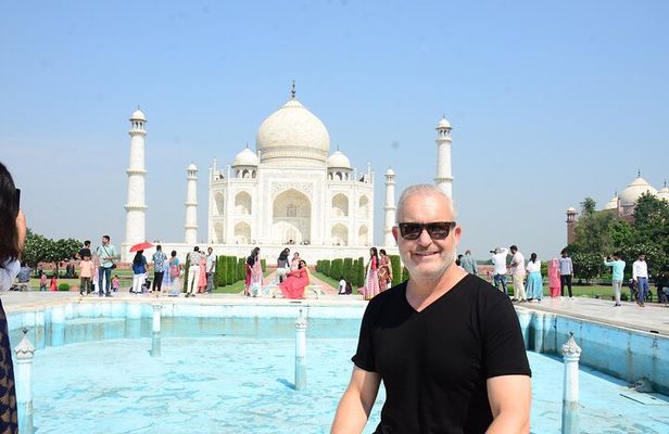 Private Sunrise Taj Mahal Tour with Agra Fort & Baby Taj