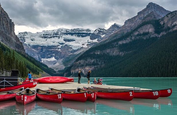 Sunset in Moraine and Lake Louise Tour at 6:00 pm