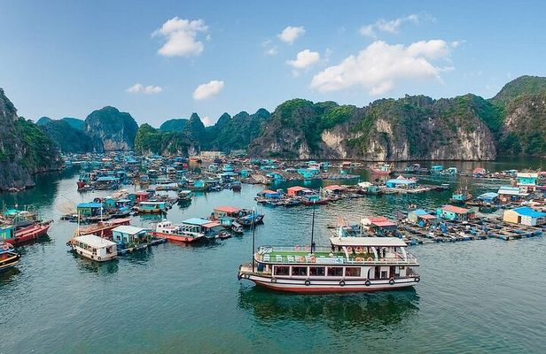Lan Ha to Ha Long Bay Cruise and Kayaking from Cat Ba Island