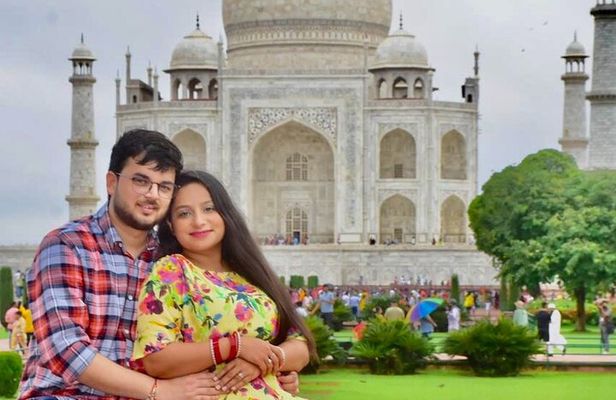 Taj Mahal and Agra Private Guided Same Day Tour from Delhi