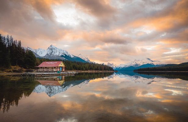 Jasper National Park Tour Maligne Valley, Medicine Lake with Walk