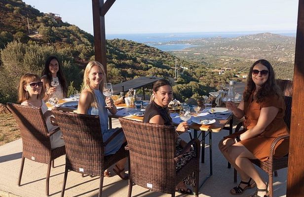 Olbia: visit a gin-making factory with tasting