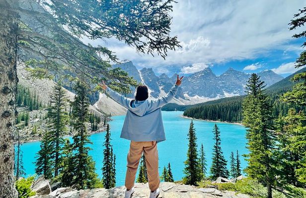 From Banff: Moraine Lake and Lake Louise Return Shuttle Day Trip
