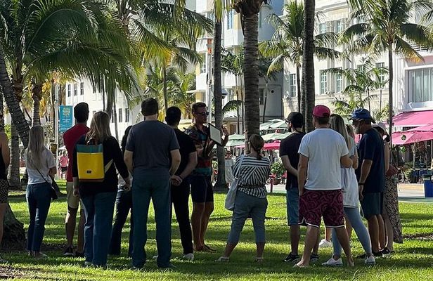 Miami Beach Crime & Scandals Walk Tour with Crime Buff (Private)