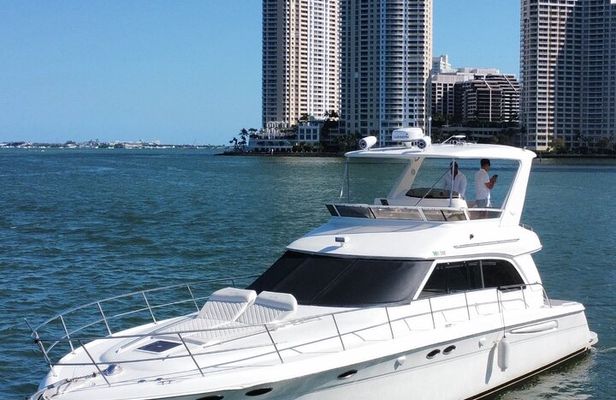 Private Luxury Yacht Cruise Tour in Miami Beach and Biscayne Bay