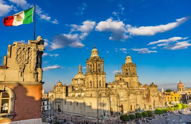 Family Walking Tour in Mexico City: History & Culture