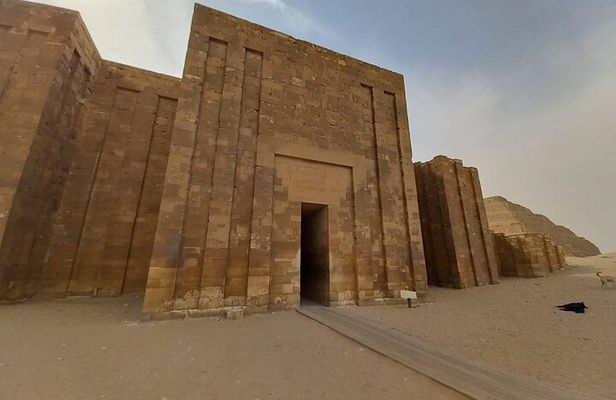 Day tour of wonders pyramids in Egypt 