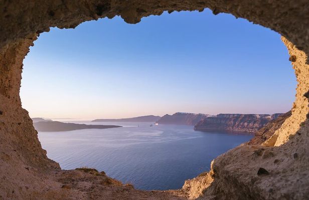 Santorini Private Tour : Scenic Caldera Viewpoints & Oia