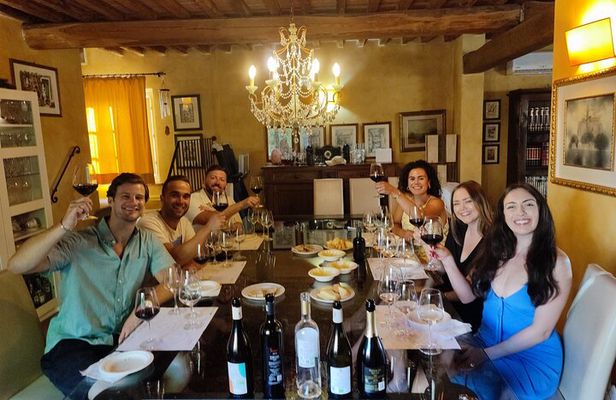 Wine tasting in Versilia with sommelier - 5 wines and local products