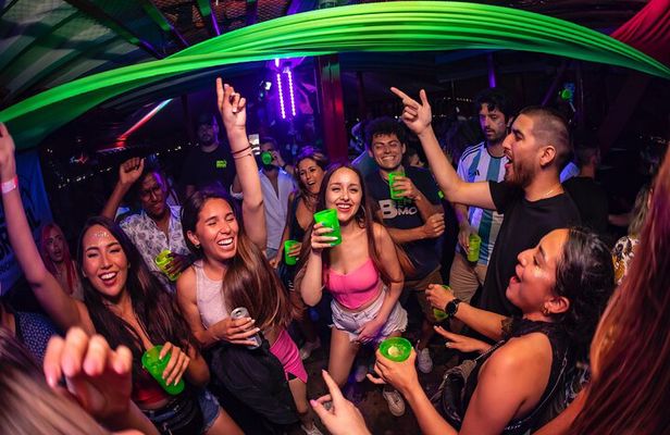 Experience Boat Party Club at Rio de Janeiro