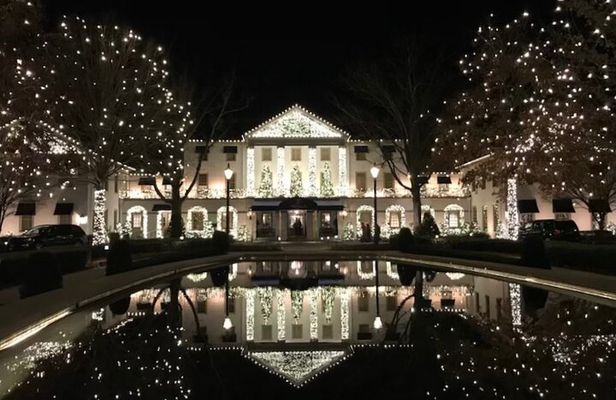 Private Colonial Williamsburg Christmas Holiday Decorations Walking Tour
