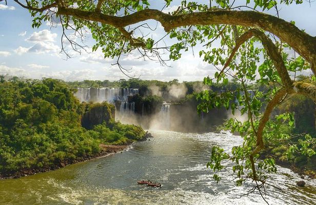 1 Day Iguaçu Falls Tour across Brazil and Argentina