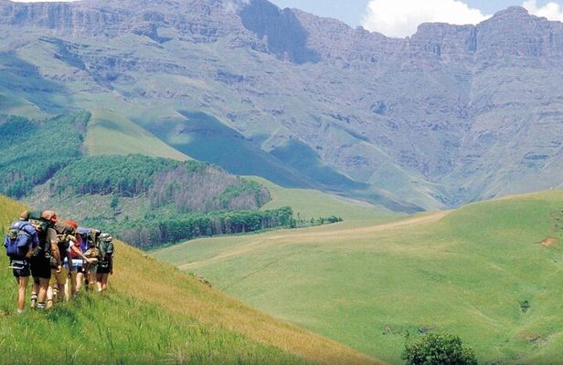 Drakensberg Mountains and Hiking Tour from Durban