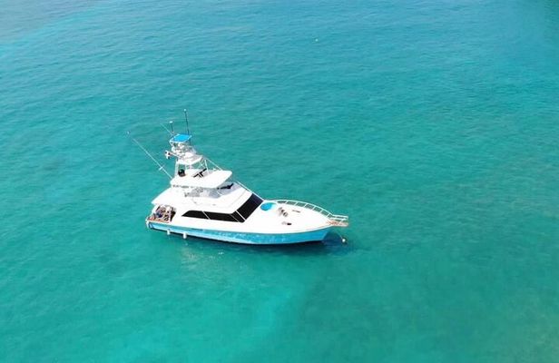 Private boat tour from Taino Bay and Amber Cove Passengers