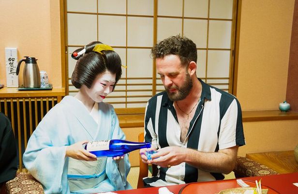 Kyoto: Geisha Dinner & Gion Cultural Walk