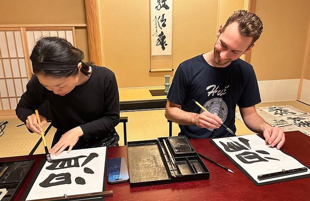 Tokyo: Calligraphy Workshop & Original T-Shirt Creation
