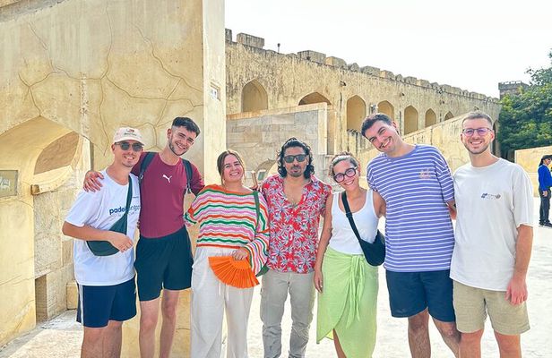 Jaipur Private Full Day City Tour with Pick Up and Drop Off
