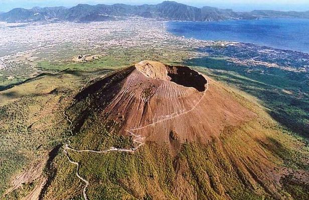 Mount Vesuvius Tour with Entry Ticket & Lunch from Sorrento