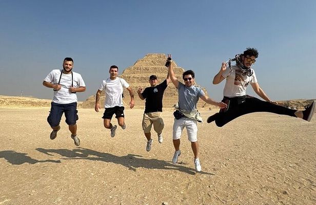 Private Tour To Pyramids of Giza Memphis Saqqara With Lunch