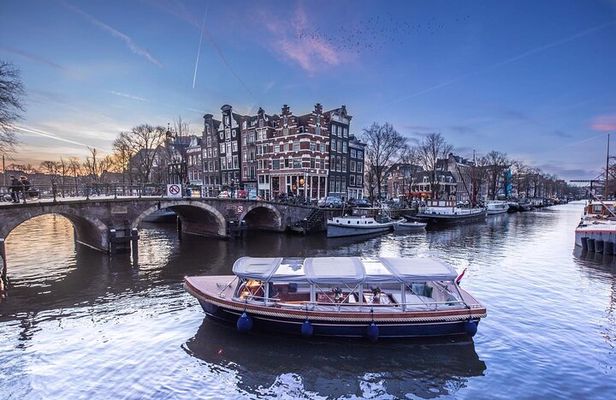 Winter Canal Cruise in Amsterdam 