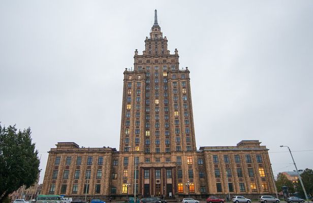Alternative Riga: Central market and Moscow suburb tour