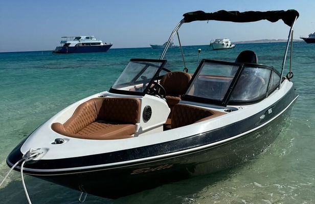 4-Hour Hurghada Islands Private Speedboat & Parasailing Adventure