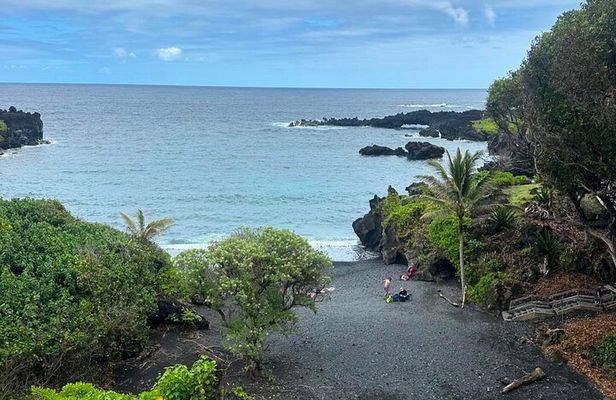 Small Group Full Day Road to Hana Adventure