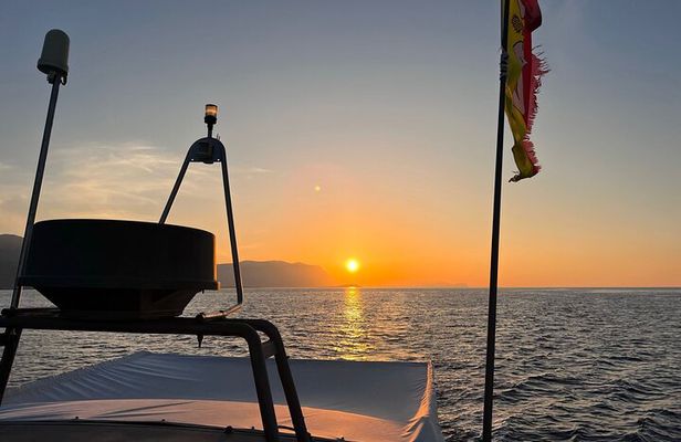 Palermo Sunrise Boat Tour with Palermo Experiences