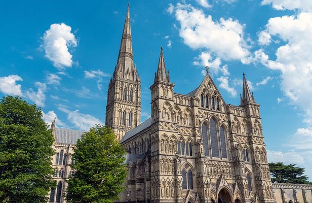 Stonehenge & Salisbury Cathedral: Private Day Trip from London