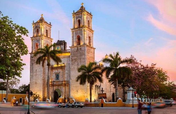 Chichen Itza + Cenote Suytun and Ikkil + Buffet and more