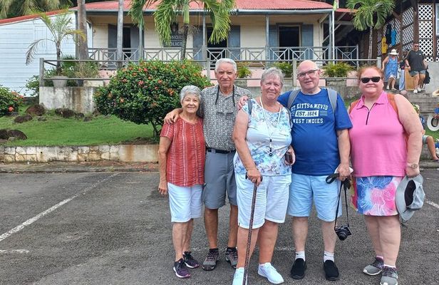 Death in Paradise, Catherine’s Bar Cuisine & Botanical Garden