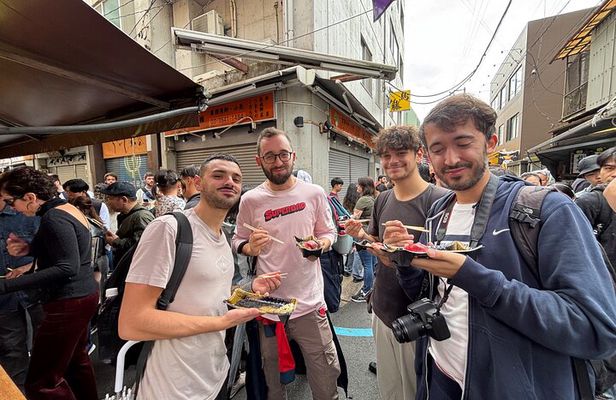 Market Tastings and Castle Town Adventure in Kanazawa