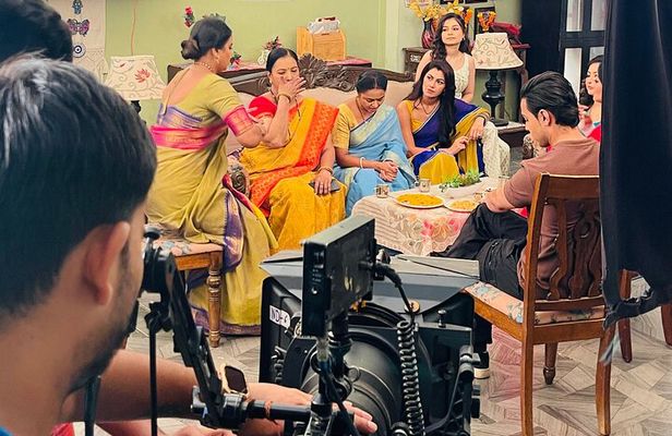 Bollywood Sightseeing and Celebrity Homes Tour by Private Car