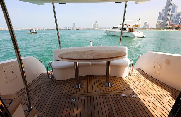 Dubai: Private Yacht Tour Experience with Soft Drinks