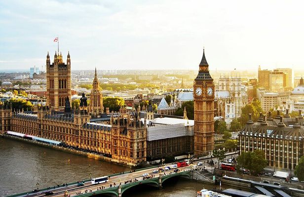 Walking Tour in London with Guide + Ebook