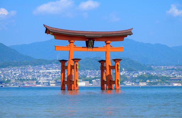 Miyajima & Iwakuni: Exploring the Most Iconic Japanese Landscapes